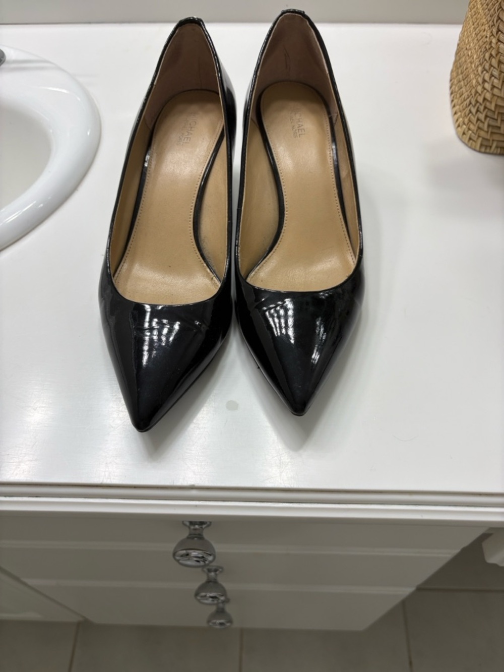 Michael Kors Black Patent Pointed-Toe Kitten Heels, Sz 9.5 - Picture 4 of 5
